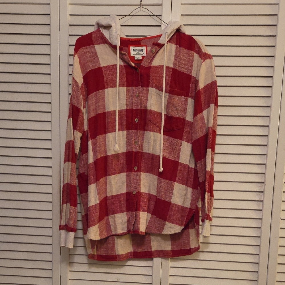 American Eagle Outfitters Red and Cream Plaid Flannel Hooded Shirt Size Small